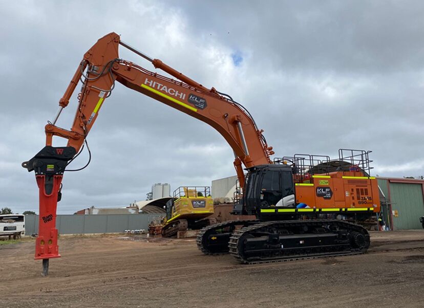 ラティーファ HITACHI ZX890LCH-5 80-90T | KLF Contracts